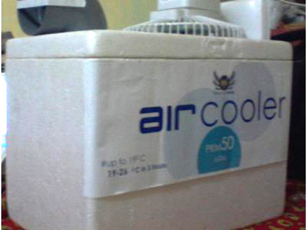 Kipas Angin Air Kurang Dingin Coba Cara Ini terbukti lebih sejuk dan dingin disertai trik membuat air cooler sederhana buatan salah satu mahasiswa Indonesia